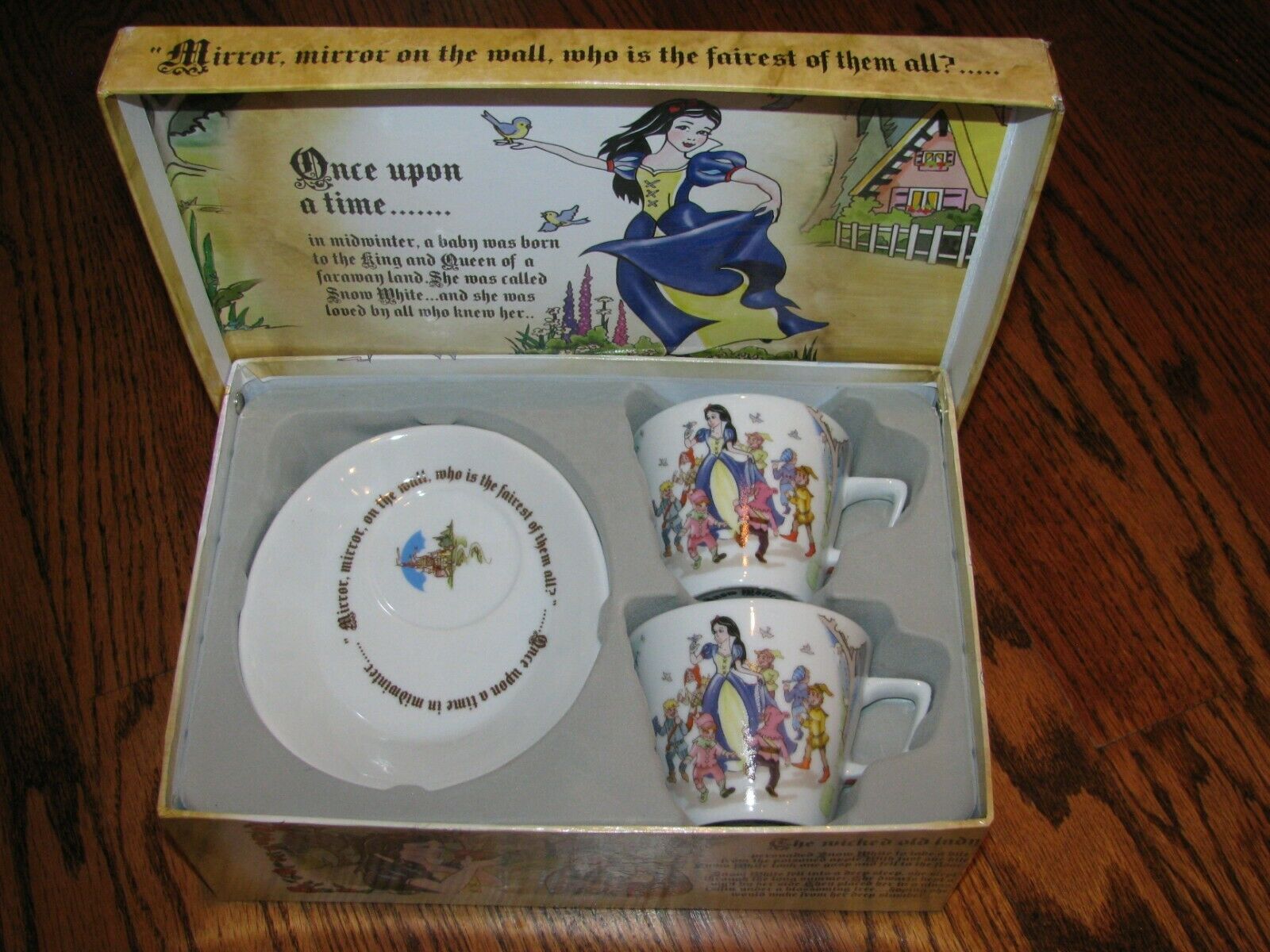 Cardew Design Snow White  6.5 Oz. Frothy Espresso Set Of 2 Cup & Saucer New